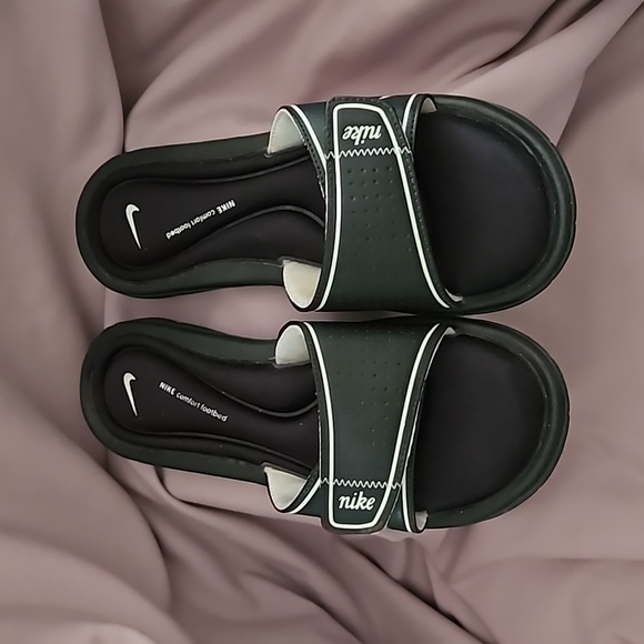 Nike Women's Slide Sandals - Black/White - Size 8 - very lightly used look new. - Picture 2 of 9